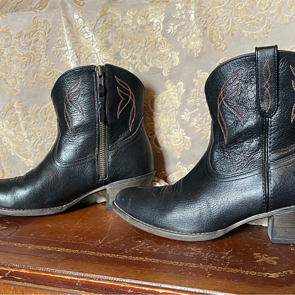 Ariat short boot